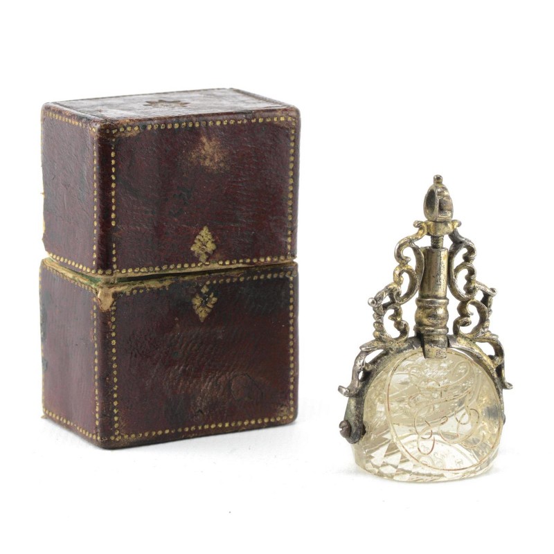 Three-sided rock crystal and metal seal