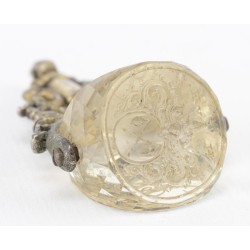 Three-sided rock crystal and metal seal