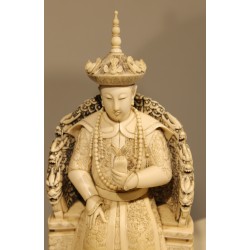 Paire de dignitaires en ivoire sculpté