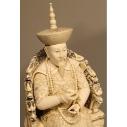 Paire de dignitaires en ivoire sculpté