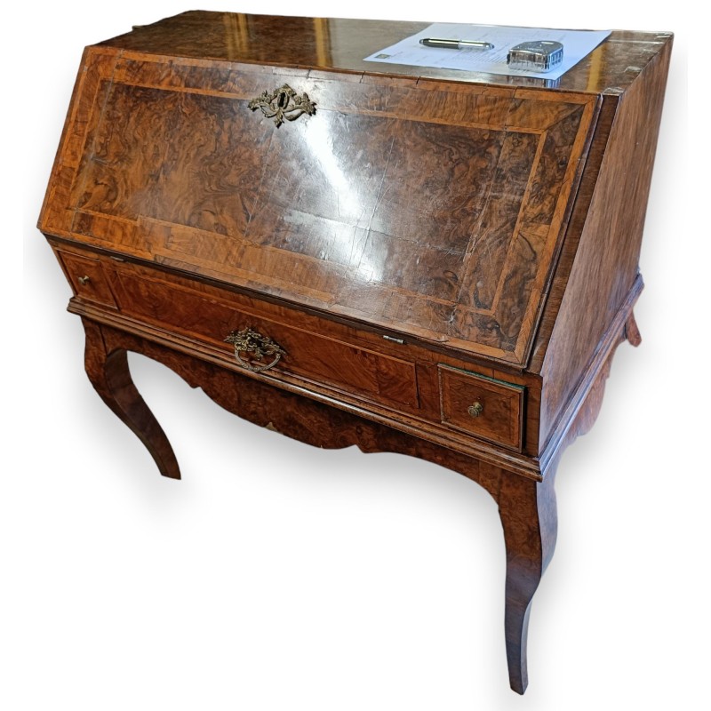 Bureau dos d'âne  Louis XV en loupe de noyer