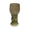 Roemer en verre vert à cabochons