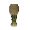 Roemer en verre vert à cabochons