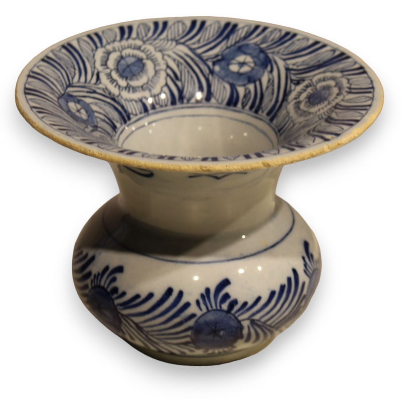 Vase bleu-blanc en faïence de Delft