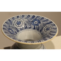 Vase bleu-blanc en faïence de Delft