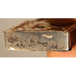 Boite à timbres en argent décor repoussé marine