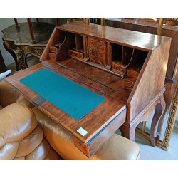 Bureau dos d'âne  Louis XV en loupe de noyer