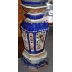 Cache-pot et colonne en faïence polychrome