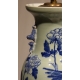 Paire de vases chinois bleu-blanc montés en lampes