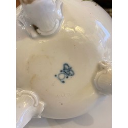 Porcelain coffee pot at  Moinat SA  - Antiques and home décor