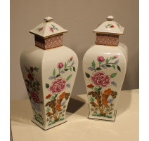 Paire de vases couverts en porcelaine Vista Alegre