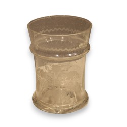 Verre décor gravé de fleurs