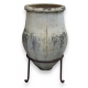 Amphore en terre cuite, socle en fer