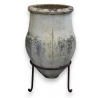 Amphore en terre cuite, socle en fer