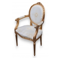 Fauteuil médaillon style Louis XVI doré