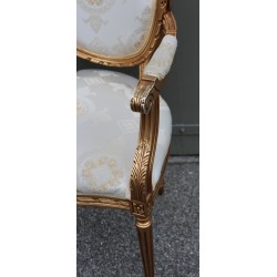 Fauteuil médaillon style Louis XVI doré