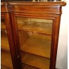 Vitrine à trois portes en acajou