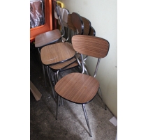 Suite de 7 chaises dépareillées en formica