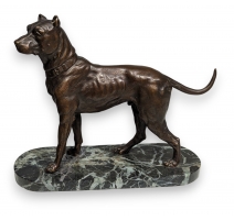Chien en bronze, socle en marbre vert