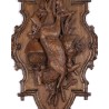 Paire de panoplies en noyer sculpté