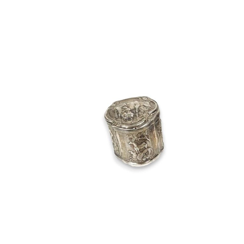 Boite en argent décor repoussé vache et moutons