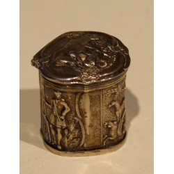 Boite en argent décor repoussé vache et moutons