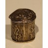 Boite en argent décor repoussé vache et moutons