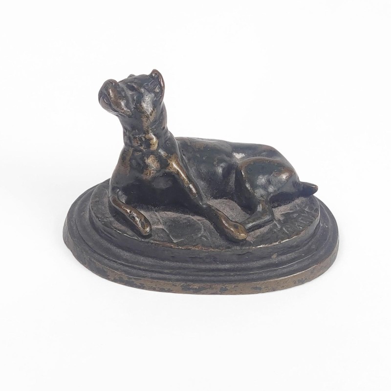 Bronze \"Chien couché\" signé BARYE