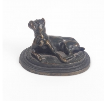 Bronze "Chien couché" signé BARYE