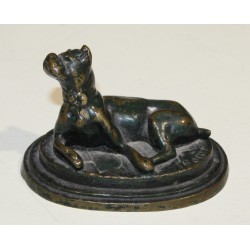 Bronze \"Chien couché\" signé BARYE