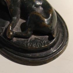 Bronze \"Chien couché\" signé BARYE