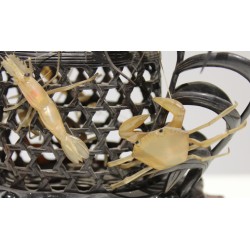 Okimono crevettes et crabes en corne sculptée