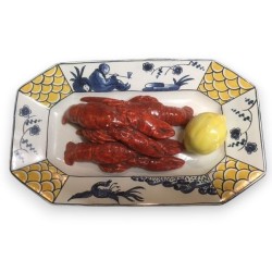 Assiette rectangulaire \"Homards\" en faïence