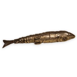 Baleine articulée en argent, yeux rouges