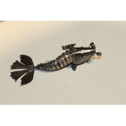 Poisson à moustaches articulé en argent