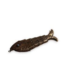 Poisson articulé en argent, yeux bleus