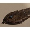 Poisson articulé en argent, yeux bleus