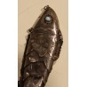 Poisson articulé en argent, yeux bleus