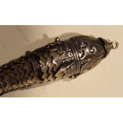 Poisson articulé en argent