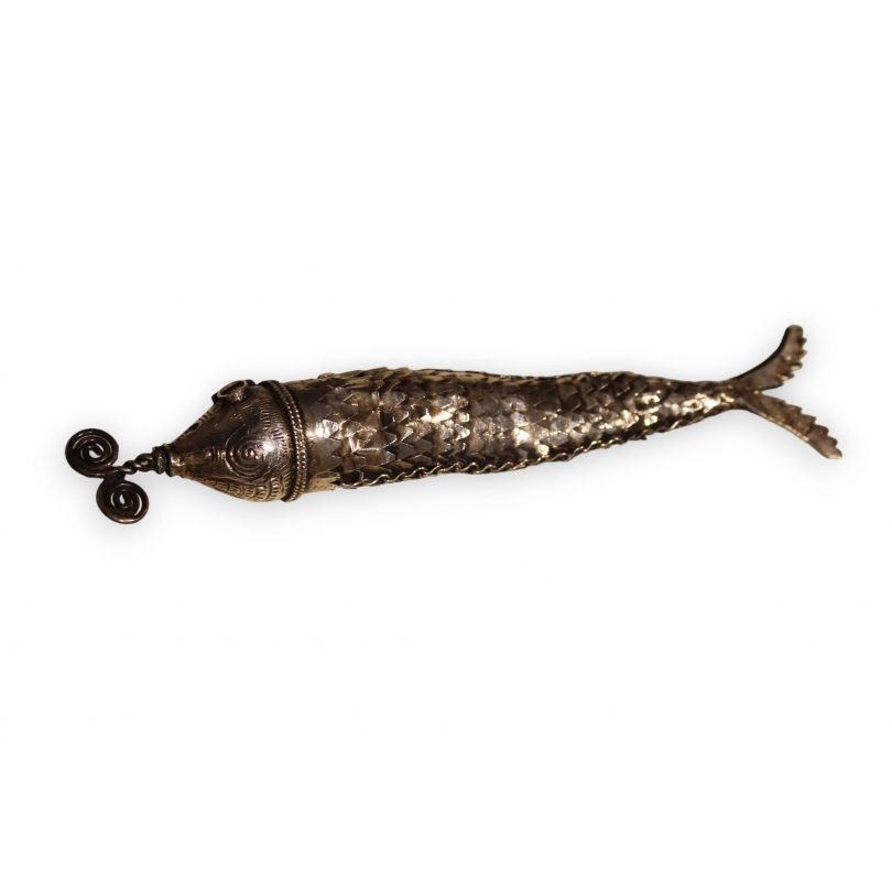 Poisson articulé en argent, yeux émaillés