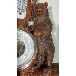 Porte-manteau baromètre en bois sculpté de Brienz