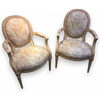 Paire de fauteuils Louis XVI laqués crème