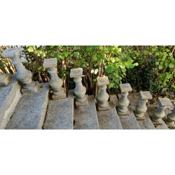  Pillier balustre en ciment sur  Moinat SA  - Antiquités décoration