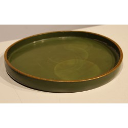 Round dish in green lacquer with a gold border, signed