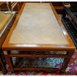  Table basse chinoise avec dessus en rotin sur  Moinat SA  - Antiquités décoration