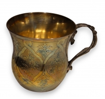 Tasse en argent finement ciselé par César TONNELIE