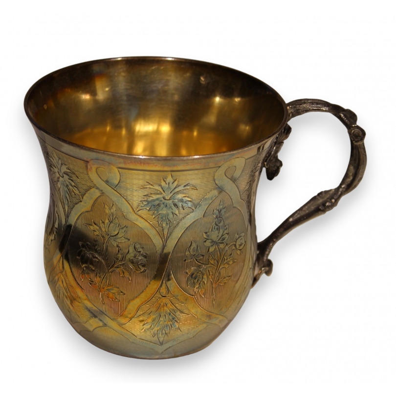 Tasse en argent finement ciselé par César TONNELIE