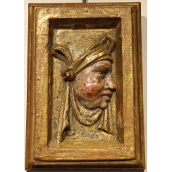 Paire de portaits en bois sculpté doré