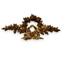 Couronne de roses en bois sculpté doré