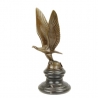 Bronze Aigle sur un globe socle en marbre noir